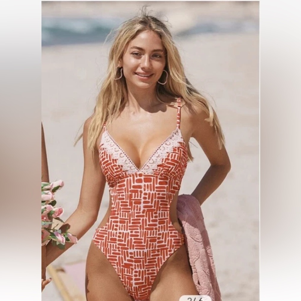 Cupshe Sz Medium Red Lace Trim High-Cut One Piece Swimsuit